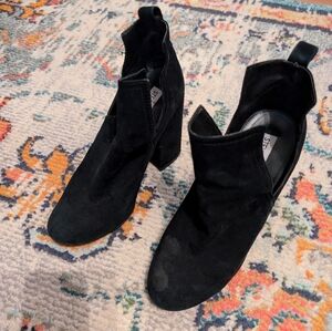 Steve Madden black booties